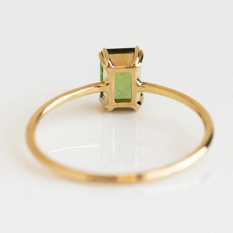 Solid Gold Essential Baguette Ring