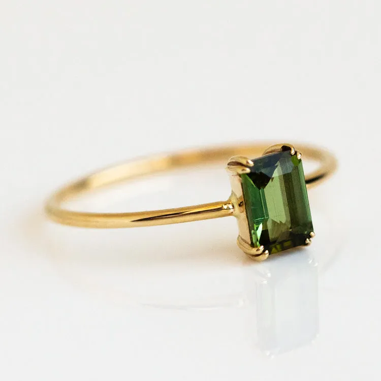 Solid Gold Essential Baguette Ring